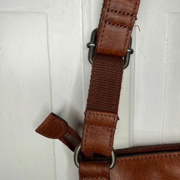 Wild West Leather Crossbody Bag Tan Buckle Flap Zip Pockets Adjustable Strap - Picture 15 of 16